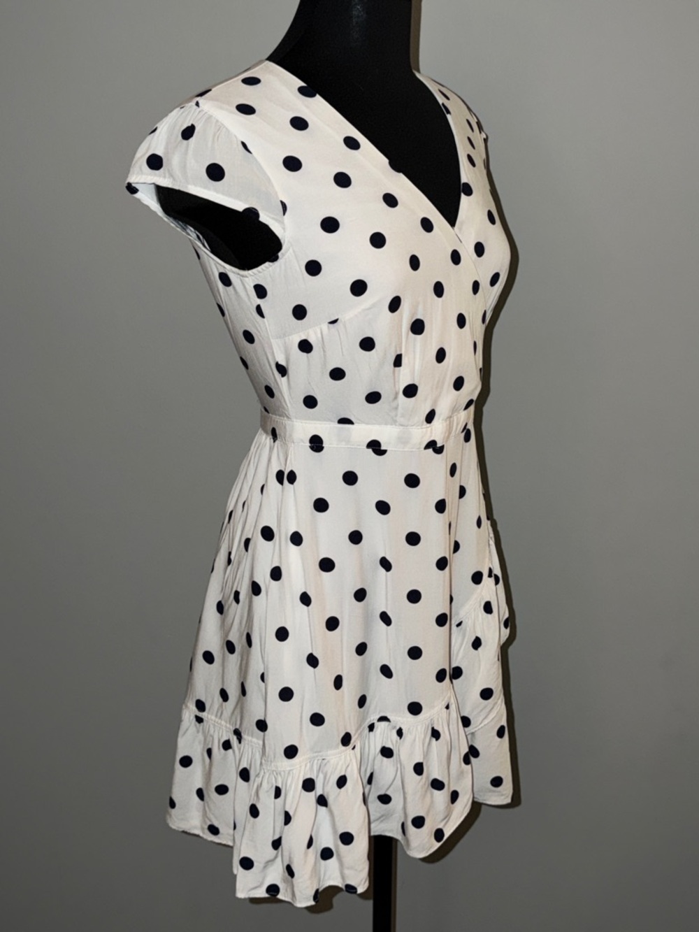 J Crew Size 2 White and Black Polka Dot V-Neck Dress - Picture 3 of 12